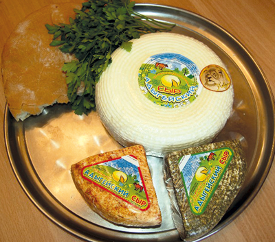 Кабардинский сыр. Сырный продукт адыгейский. Адыгейский сыр с приправами. Сыр мягкий адыгейский.